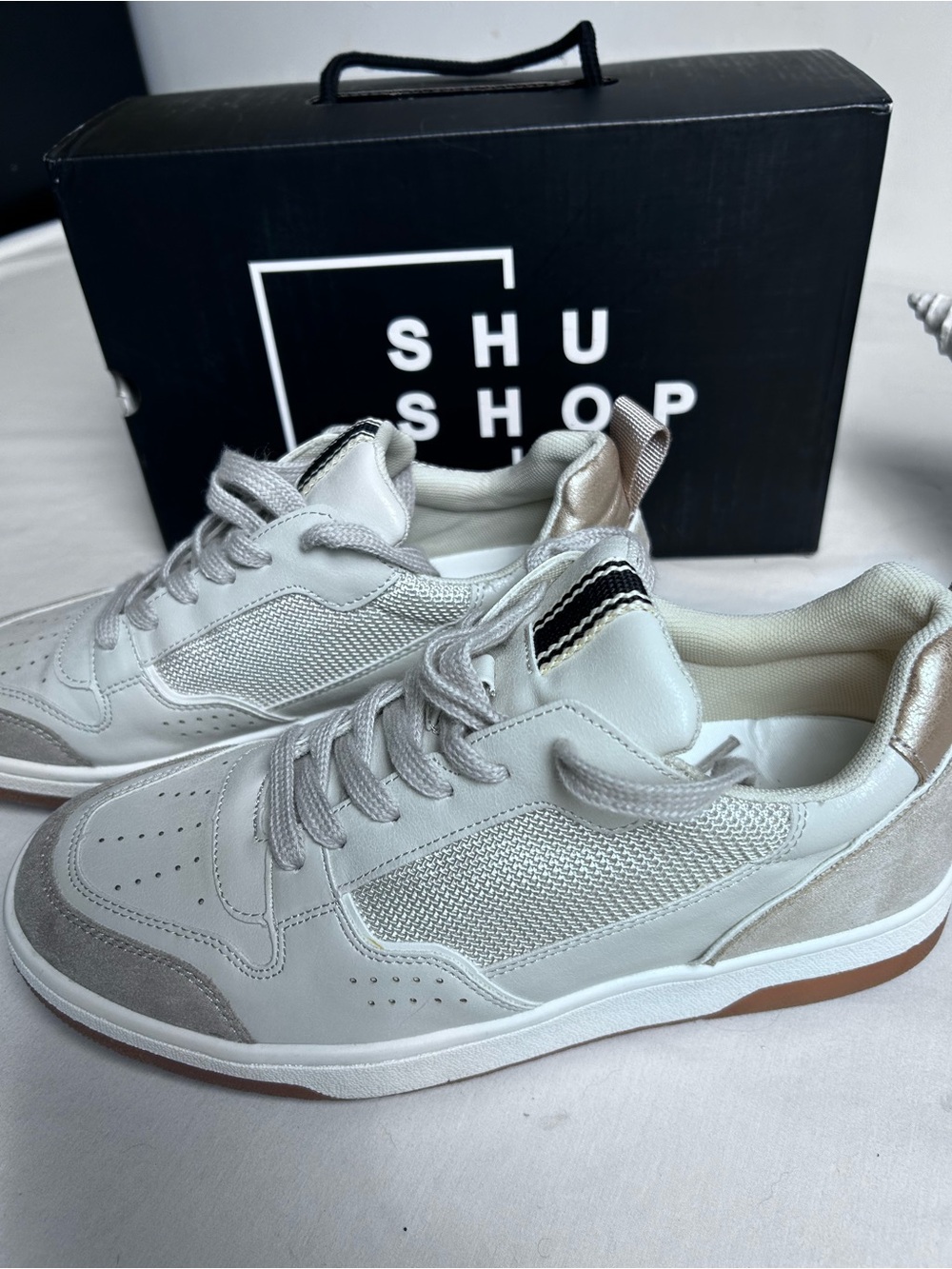 SHUSHOP Romi Women’s White & Light Gray distressed Casual Sneakers size 10